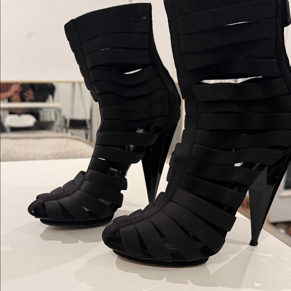 Black Gucci Isadora Gladiator - Picture 4 of 11